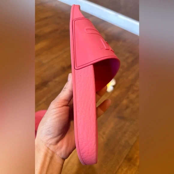 ⛔️SOLD ⛔️Gucci Pursuit GG Logo Rubber Slide On Pool Sandals Pink - Picture 9 of 17